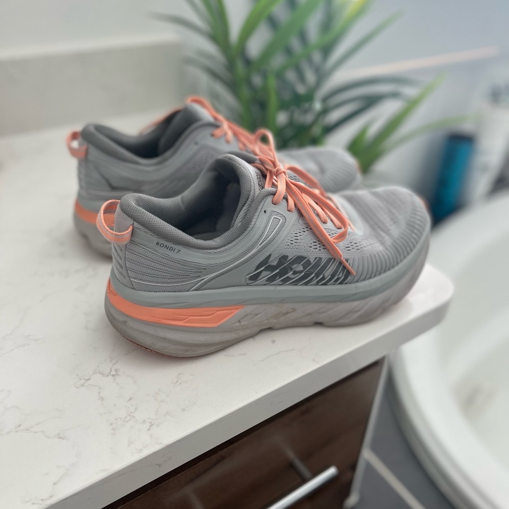 Hoka Bondi 7 Womens running shoes - size 9.5